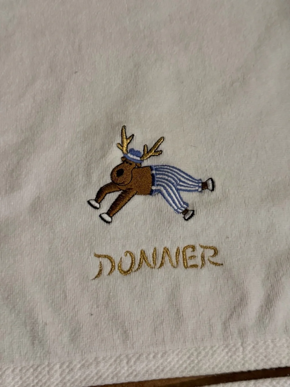 Vtg Avanti Grand Prix Reindeer Hand Towels 27x15 Set 4 Dasher Dancer Prancer